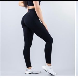 Alphalete meridian pocket tight XS